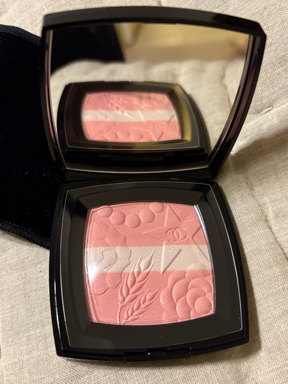 Chanel Rose Lumière Illuminating Powder Blush 997